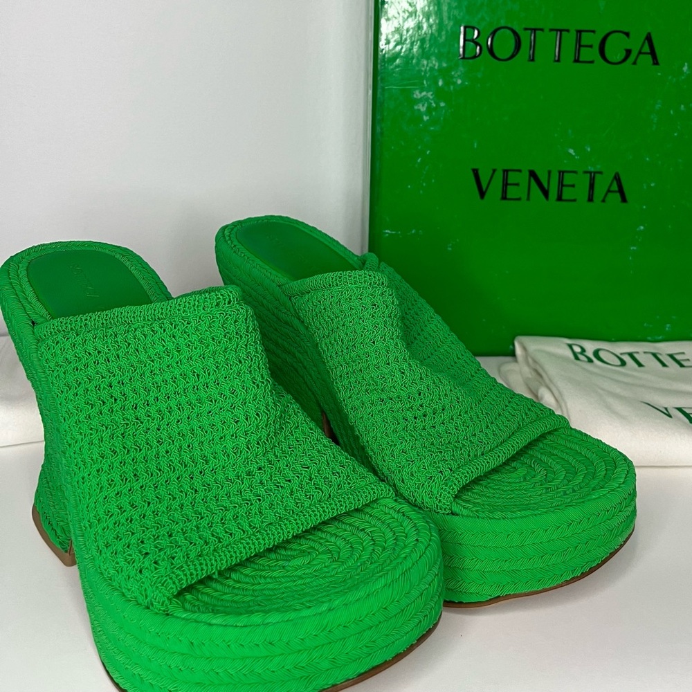 Bottega Veneta NIB Grass Green Knit Wedge Sandals